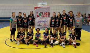 Vôlei de Forquilhinha estreia com vitórias no Sub-19 da Liga Voleibol de Santa Catarina