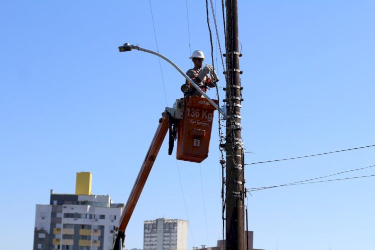Instalação do Projeto Luminotécnico inicia no bairro Comerciário em Criciúma