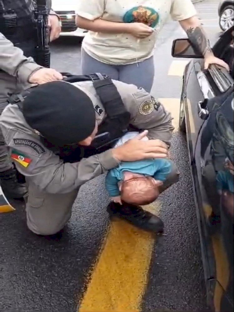 Policiais Militares salvam bebê engasgado no bairro  Quarta Linha em Criciúma