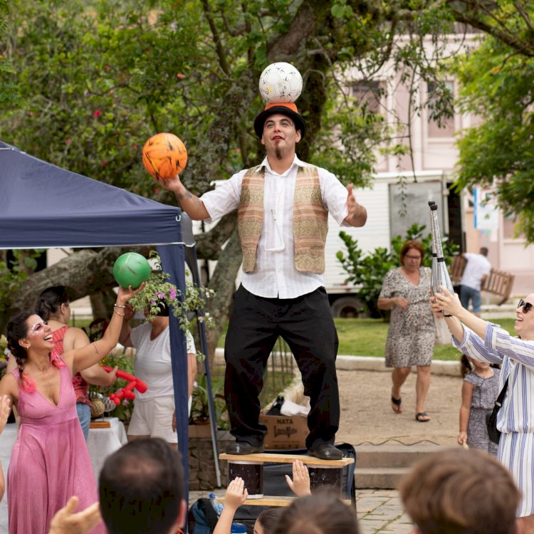 Parques e praças de Criciúma irão receber projeto “O Circo Fora da Lona”