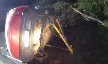 Veiculo capota após acidente em Urussanga