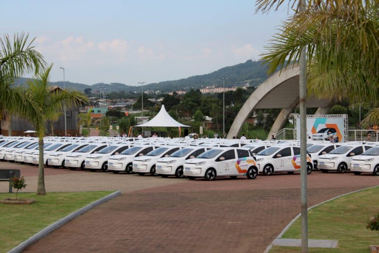 “Criciúma Energia que Conecta”: prefeitura entrega frota de carros elétricos e apresenta nova marca da cidade