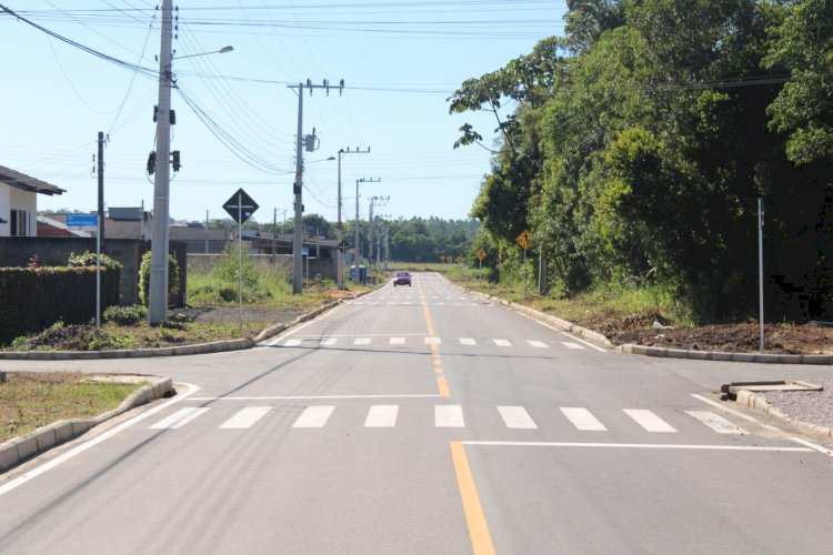 Moradores do bairro Quarta Linha recebem 14 ruas pavimentadas