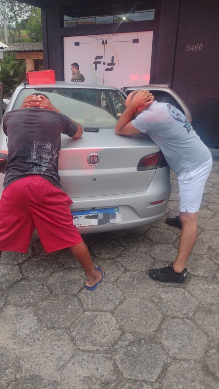 PM prende dupla suspeita de golpes em caixas eletrônicos