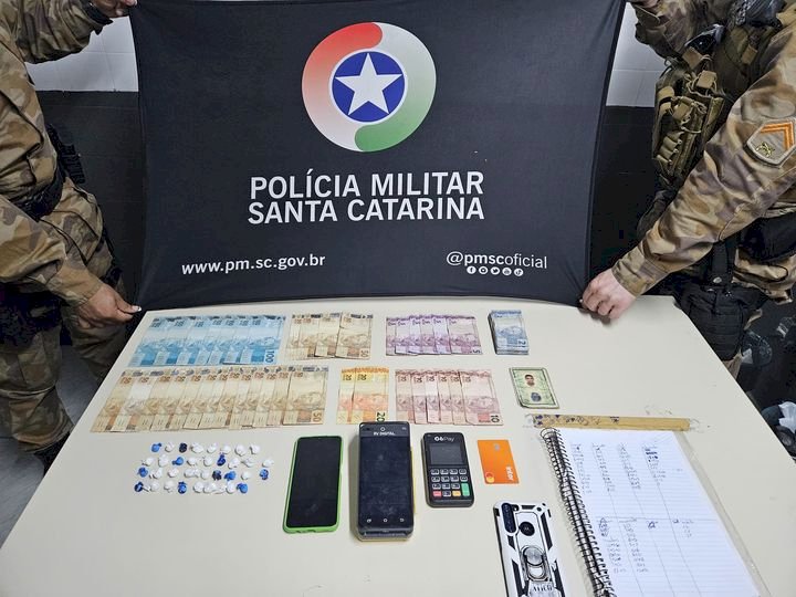 PM aprende homem com droga e dinheiro em Bar