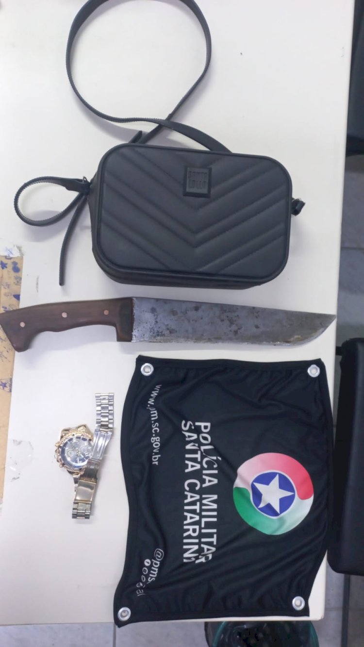 Homem é preso após roubar mulher em farmácia na área central