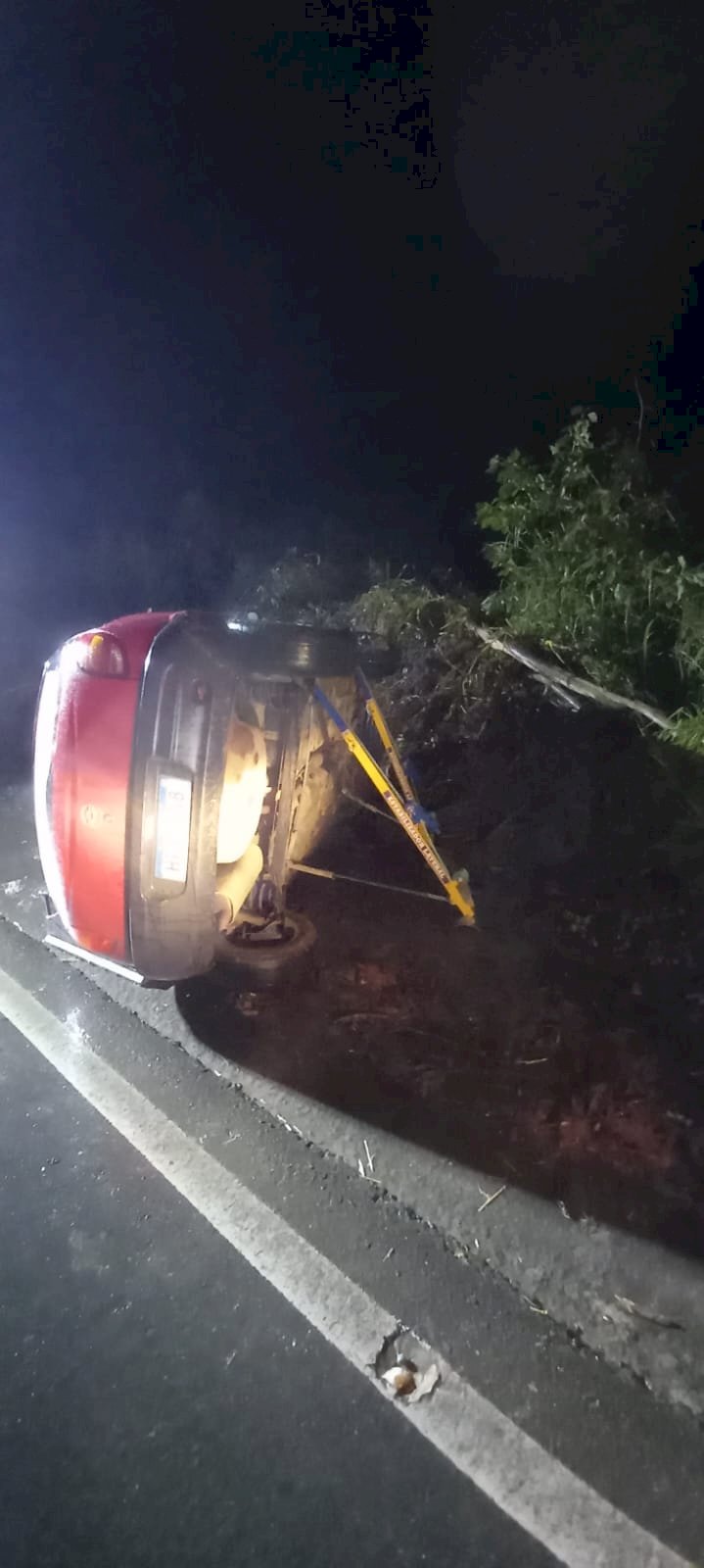 Veiculo capota após acidente em Urussanga