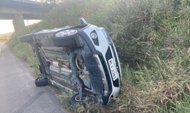 Mulher é assaltada com criança dentro do carro na área central de Criciúma