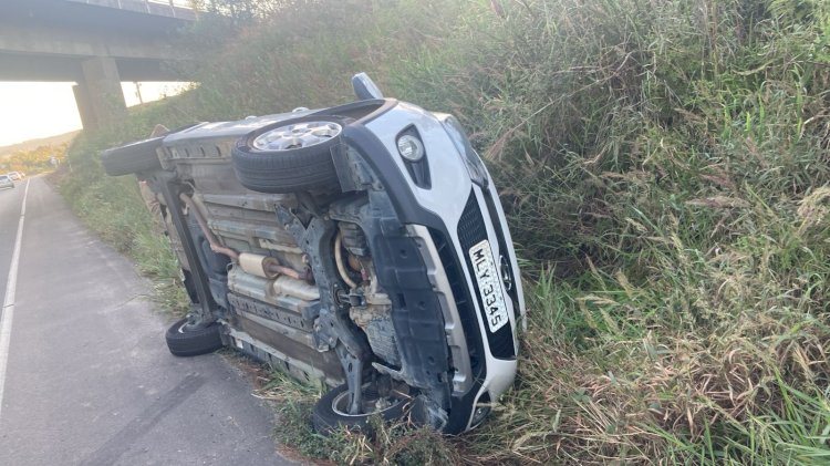 Mulher é assaltada com criança dentro do carro na área central de Criciúma