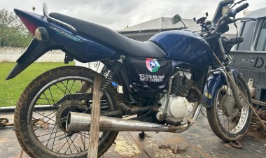 Após tentar fugir com moto roubada homem é preso pela PM