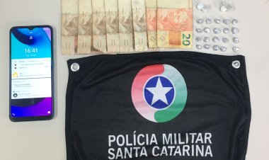PULOU DA MOTOCICLETA E CAIU NOS BRAÇOS DA POLÍCIA