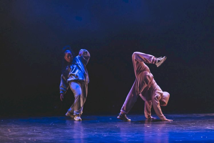 Teatro Elis Angeloni recebe neste sábado a turnê do bailarino francês Jamsy por SC