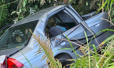 MOTORISTA PERDE CONTROLE DO VEICULO E CAI EM RIBANCEIRA