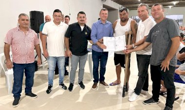 Governo do Balneário Rincão entrega 124 escrituras