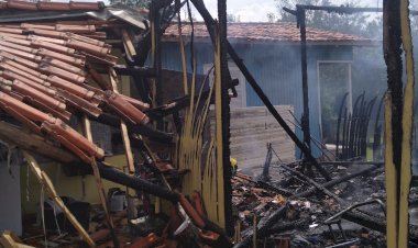 Casa pega fogo na Primeira Linha