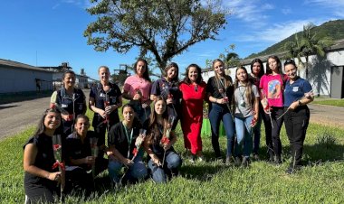 Carbonífera Metropolitana proporciona às mulheres uma tarde de arte, autocuidado e relaxamento