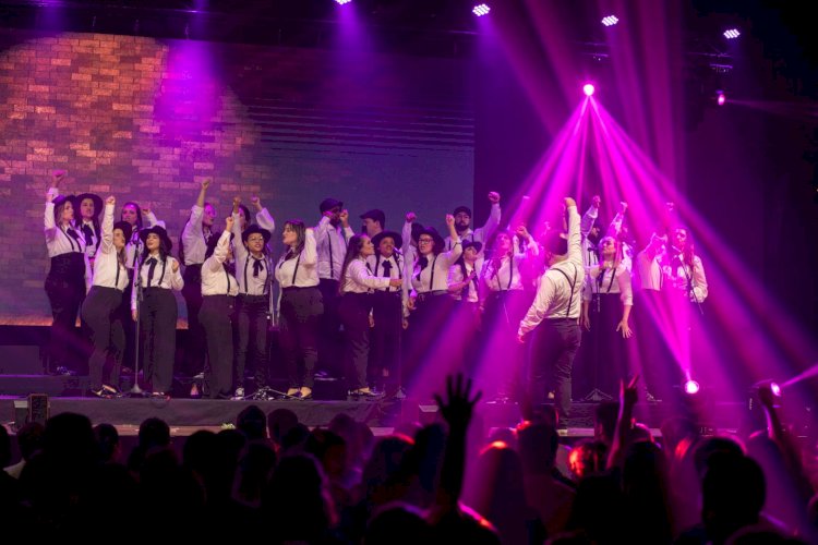 Cantata de Páscoa da Abba Pai Church celebra a redenção e a graça divina