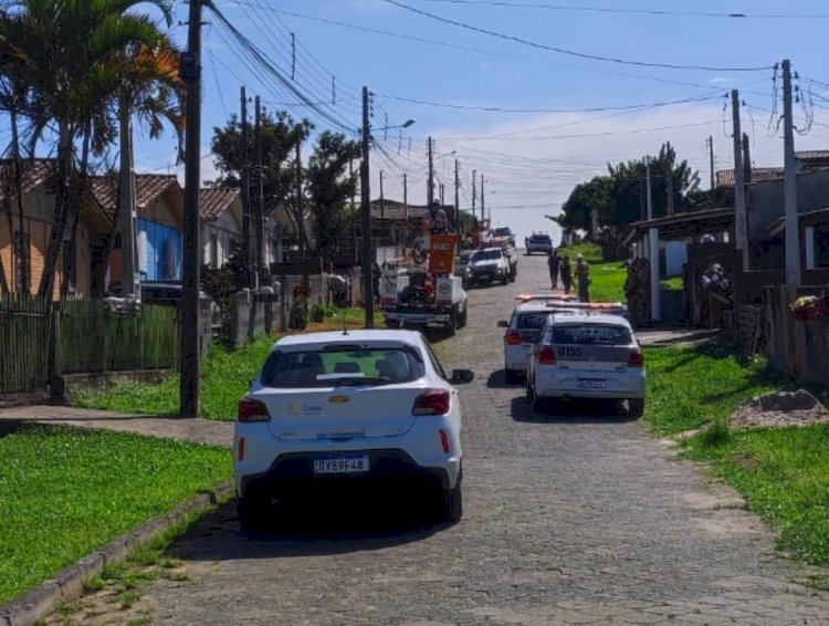 Ligação de energia clandestina leva a prisão de 17 pessoas em bairros de Criciúma