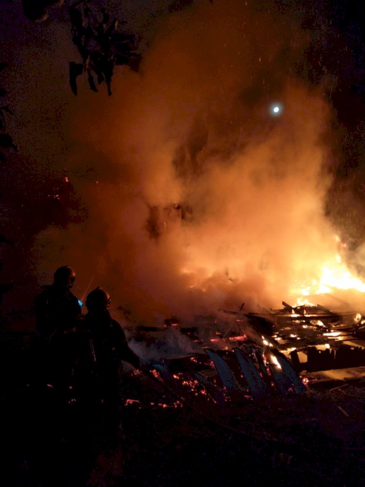 Casa pega fogo no São Simão