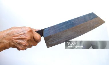 IDOSA DE 70 ANOS ARMADA DE FACÃO BOTA LADRÃO PRA CORRER EM CRICIÚMA