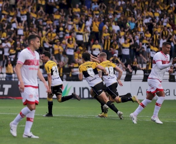 TIGRE VENCE O CRB NO HERIBERTO HULSE E SEGUE NO G4