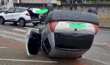 Mulher capota veículo em Criciúma após deixar Filho na creche