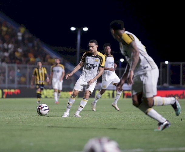 Tigre sai na frente ,mas foi a Onça que bebeu água