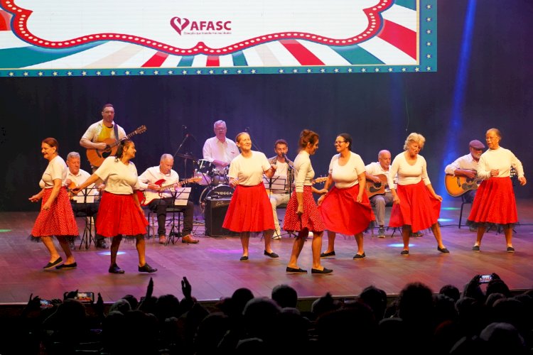 Show de Talentos da Afasc: Terceira Idade encanta com alegria e emoção no Teatro Elias Angeloni