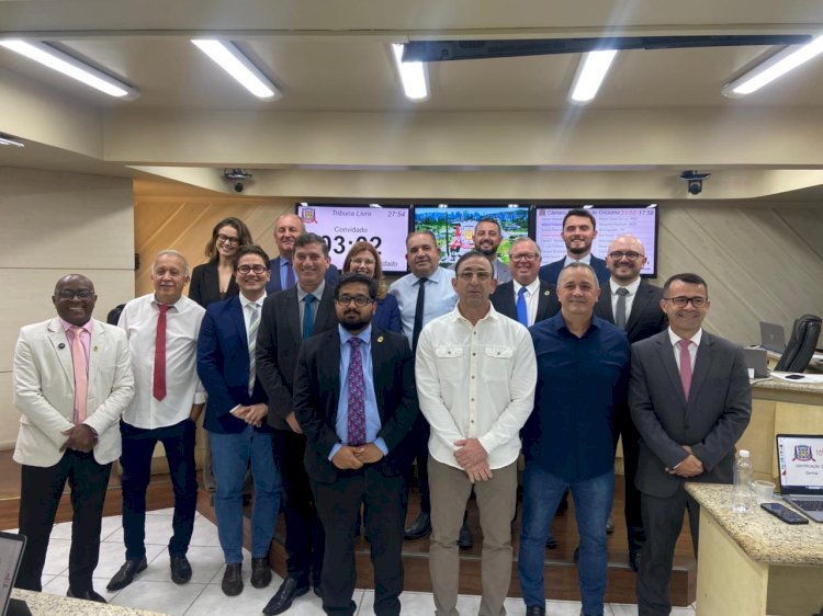 Câmara recebe exposição sobre implantação de escolas cívico-militares em Criciúma