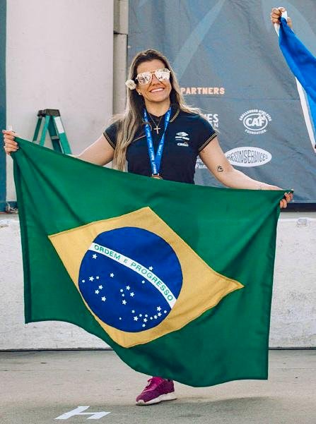 Criciumense Maryele Cardoso conquista medalha de cobre no Mundial de Surf Adaptado na Califórnia