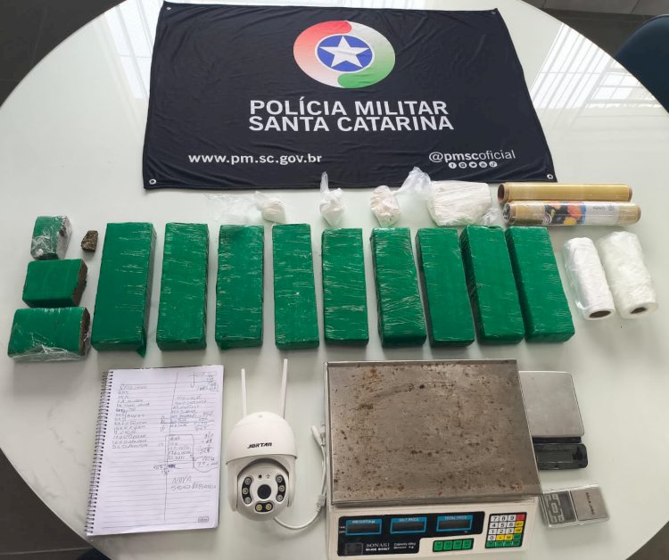 Polícia Militar  apreende grande quantidade de drogas no Bairro Vera Cruzem Criciúma