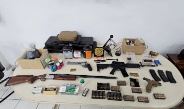 POLÍCIA CIVIL APREENDE FUZIS E DIVERSAS ARMAS