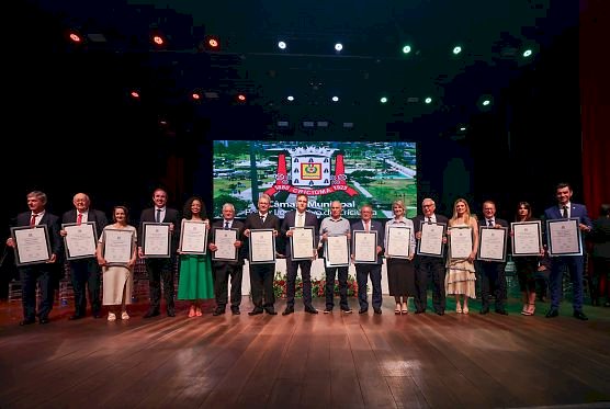 Legislativo de Criciúma presta homenagem a cidadãos que contribuíram para o desenvolvimento do município