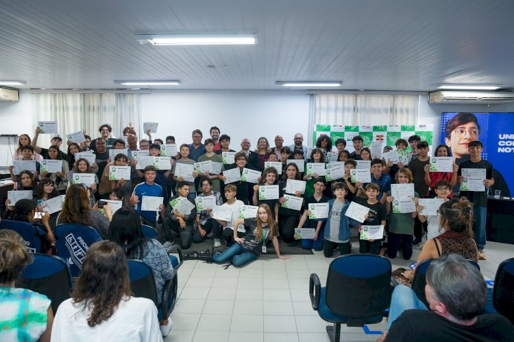 Sonhos que ganham vida: jovens e familiares emocionam durante formatura do projeto Novos Talentos