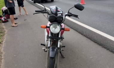 PNEU DE MOTOCICLETA ESTOURA E MULHERES SOFREM ACIDENTES
