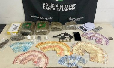Casal é preso por tráfico de drogas, porte ilegal de arma de fogo e abandono de incapaz em Balneário Gaivota