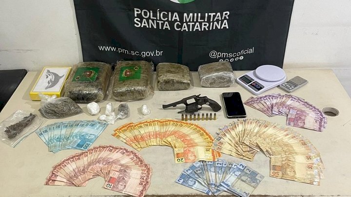 Casal é preso por tráfico de drogas, porte ilegal de arma de fogo e abandono de incapaz em Balneário Gaivota