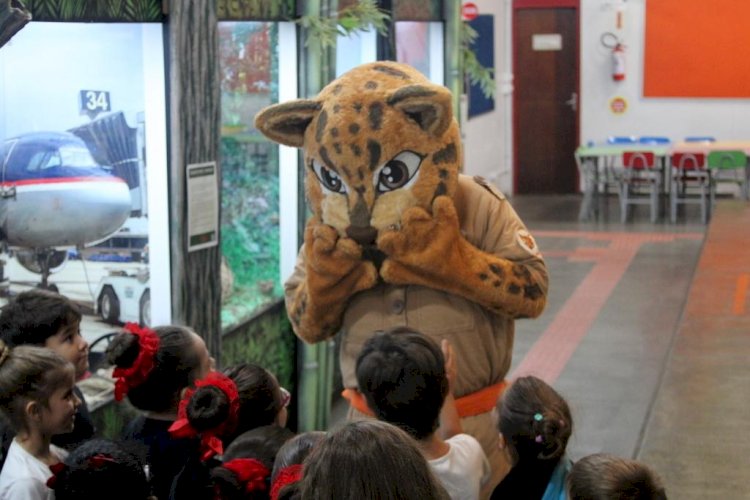 Colégio Unesc realiza ação educativa no parque do bairro Santa Luzia
