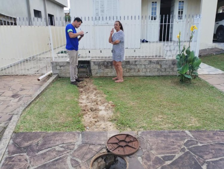 Trato por Criciúma alerta para ligações irregulares de água da chuva na rede de esgoto