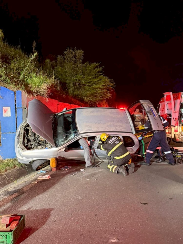 COLISÃO COM DOIS VEÍCULOS POR POUCO NÃO SE TRANSFORMA EM TRAGÉDIA