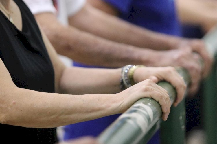 Fevereiro Roxo amplia alerta e reforça importância do diagnóstico clínico da fibromialgia