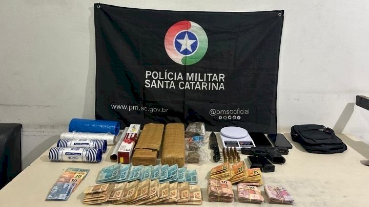 Quatro homens são presos por tráfico de drogas e porte ilegal de arma de fogo em Balneário da Região