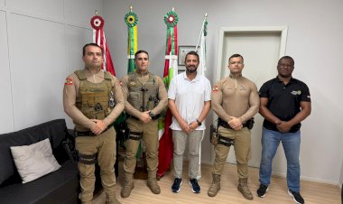 Policiais que salvaram família de carro arrastado por enxurrada receberão Moção de Aplausos na Câmara de Criciúma