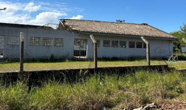 Vereadora Gorete acompanha demolição de antigo centro comunitário no Jardim Esteves
