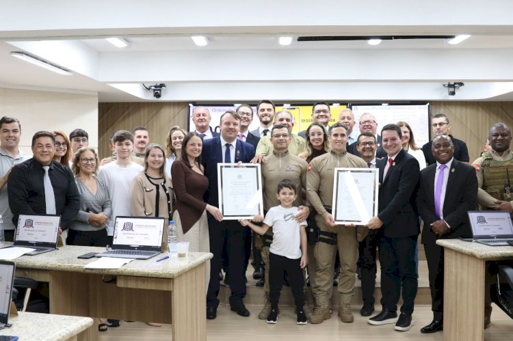 Ato de bravura é reconhecido: Câmara de Criciúma entrega Moção de Aplausos a policiais que salvaram família durante enxurrada