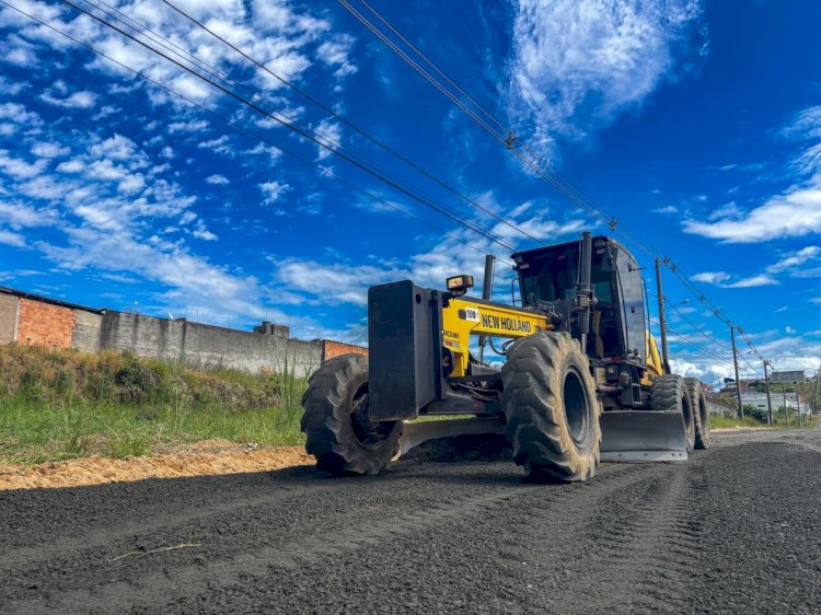 Obra de pavimentação da Rua Luiz Dal Toé, no bairro Santo Antônio é iniciada pela prefeitura de Criciúma