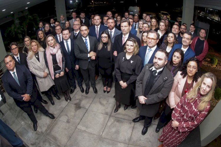Ato de Desagravo Público mobiliza advogados de SC e do RS em favor de advogada agredida por policiais militares em 2024