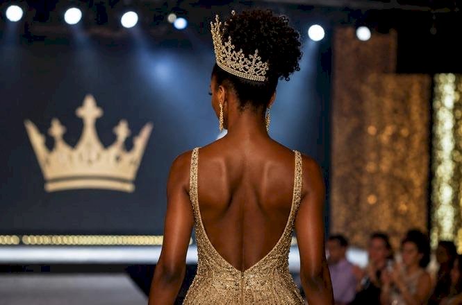 Justiça confirma remoção de conteúdo racista publicado contra miss catarinense