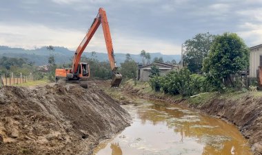 Prefeitura de Criciúma mantém trabalhos intensificados de limpeza de rios e bocas de lobo