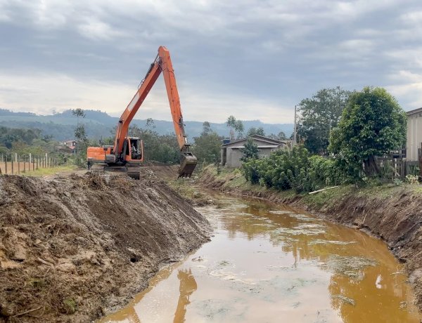 Prefeitura de Criciúma mantém trabalhos intensificados de limpeza de rios e bocas de lobo